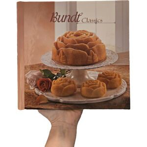 Bundt Classics Cookbook Hardcover Nordic Ware 150 Recipes 2003 Prize Winning